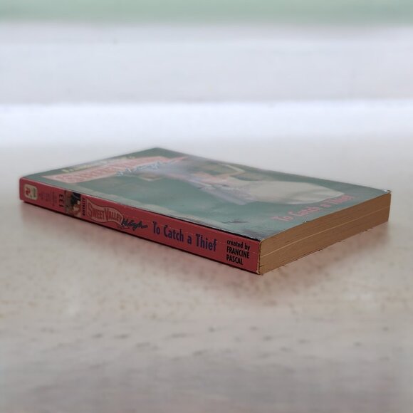 Sweet Valley High # 133 To Catch a Thief - Picture 3 of 5